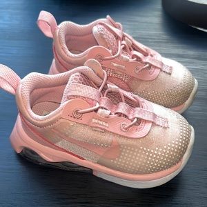 Toddler 5 pink Nike sneakers air max